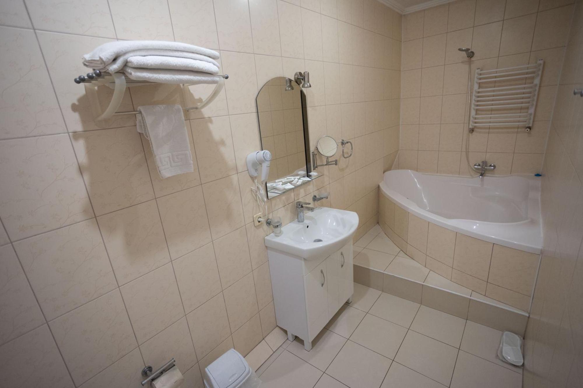 Hotel Kopa - Жолква Экстерьер фото