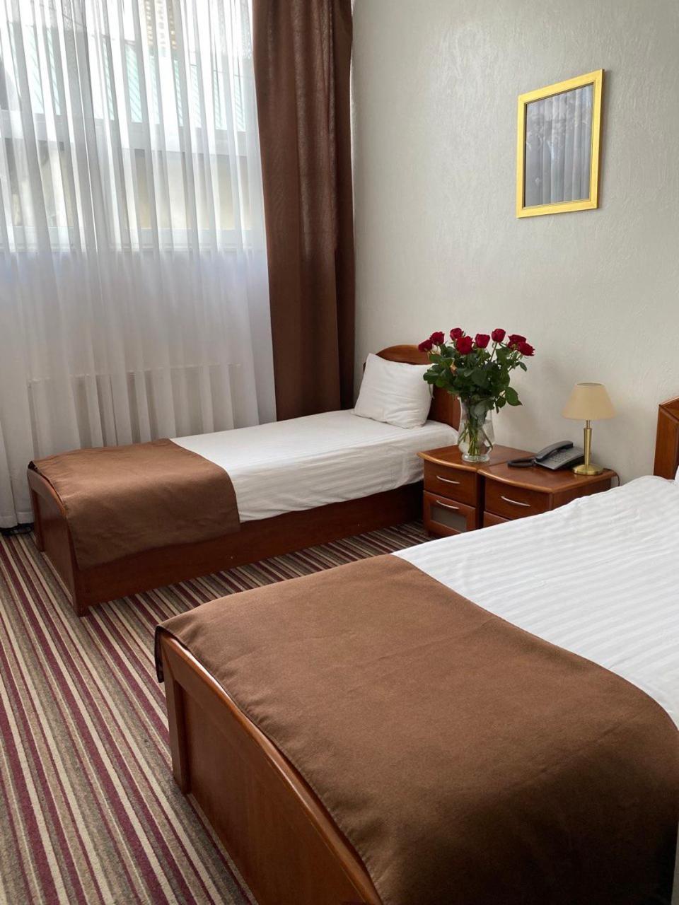 Hotel Kopa - Жолква Экстерьер фото