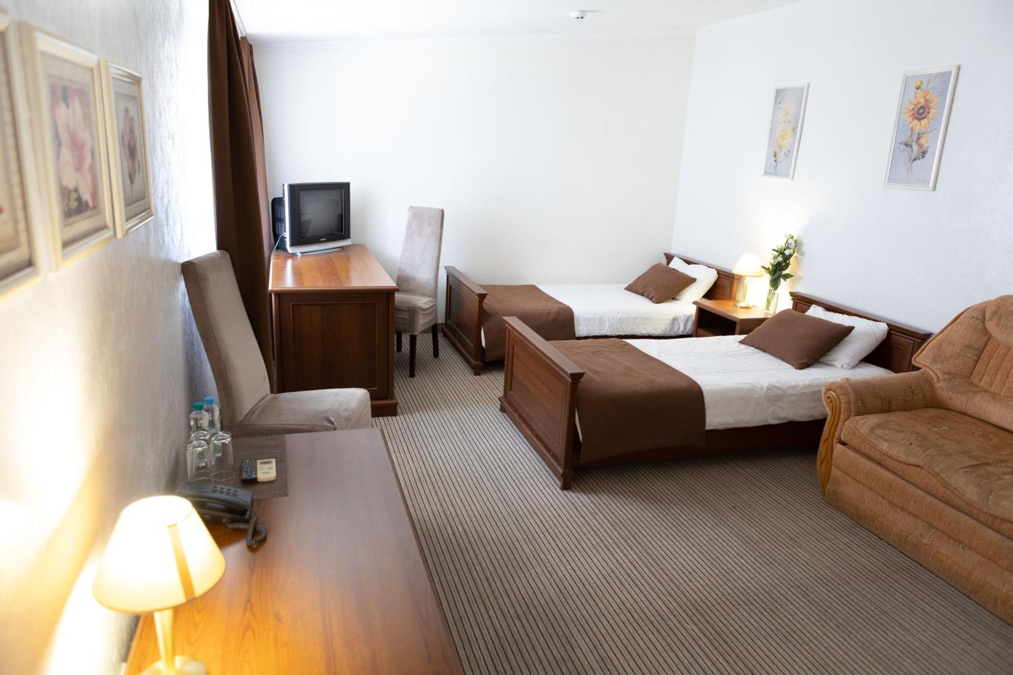 Hotel Kopa - Жолква Экстерьер фото