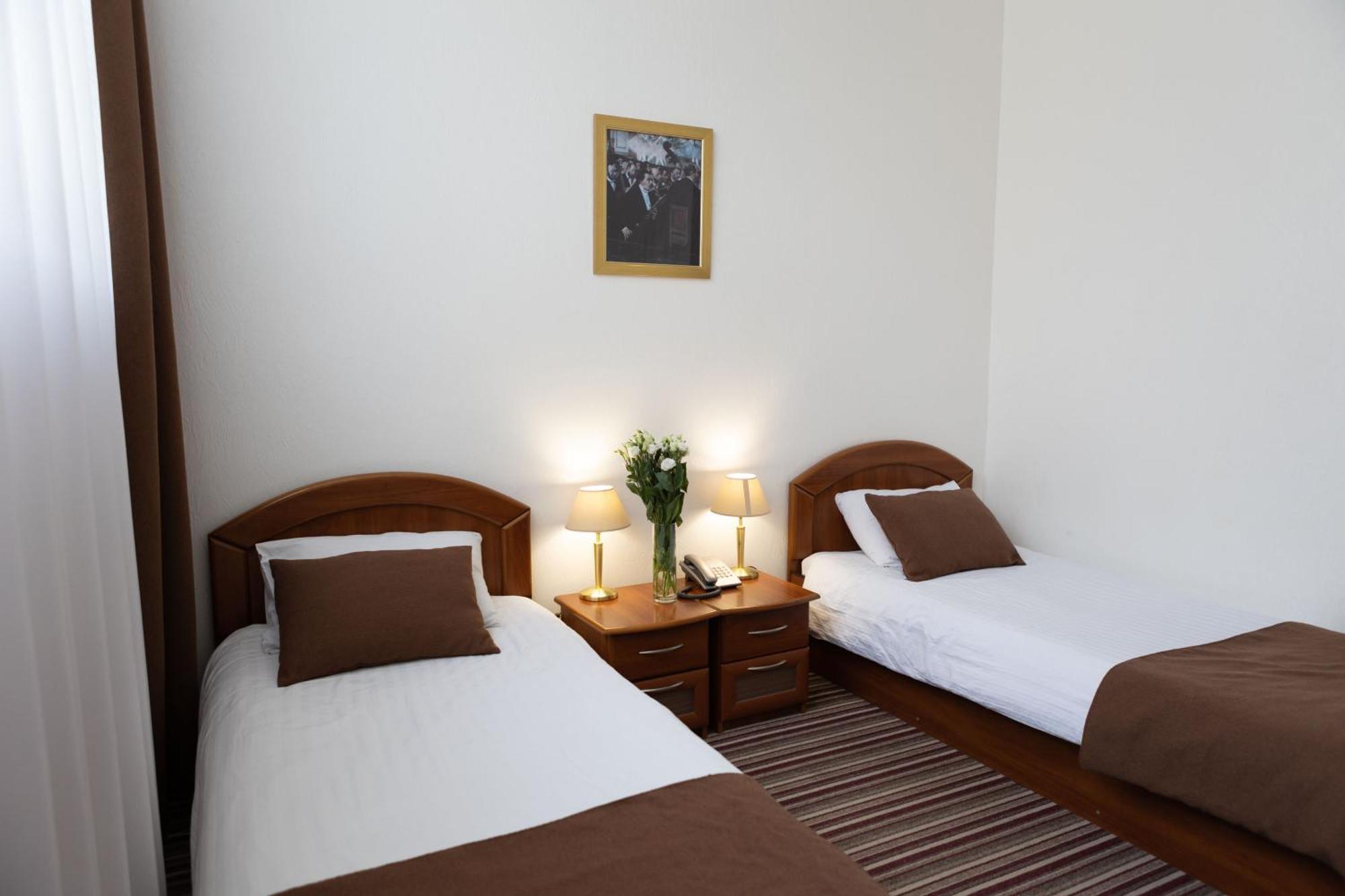 Hotel Kopa - Жолква Экстерьер фото