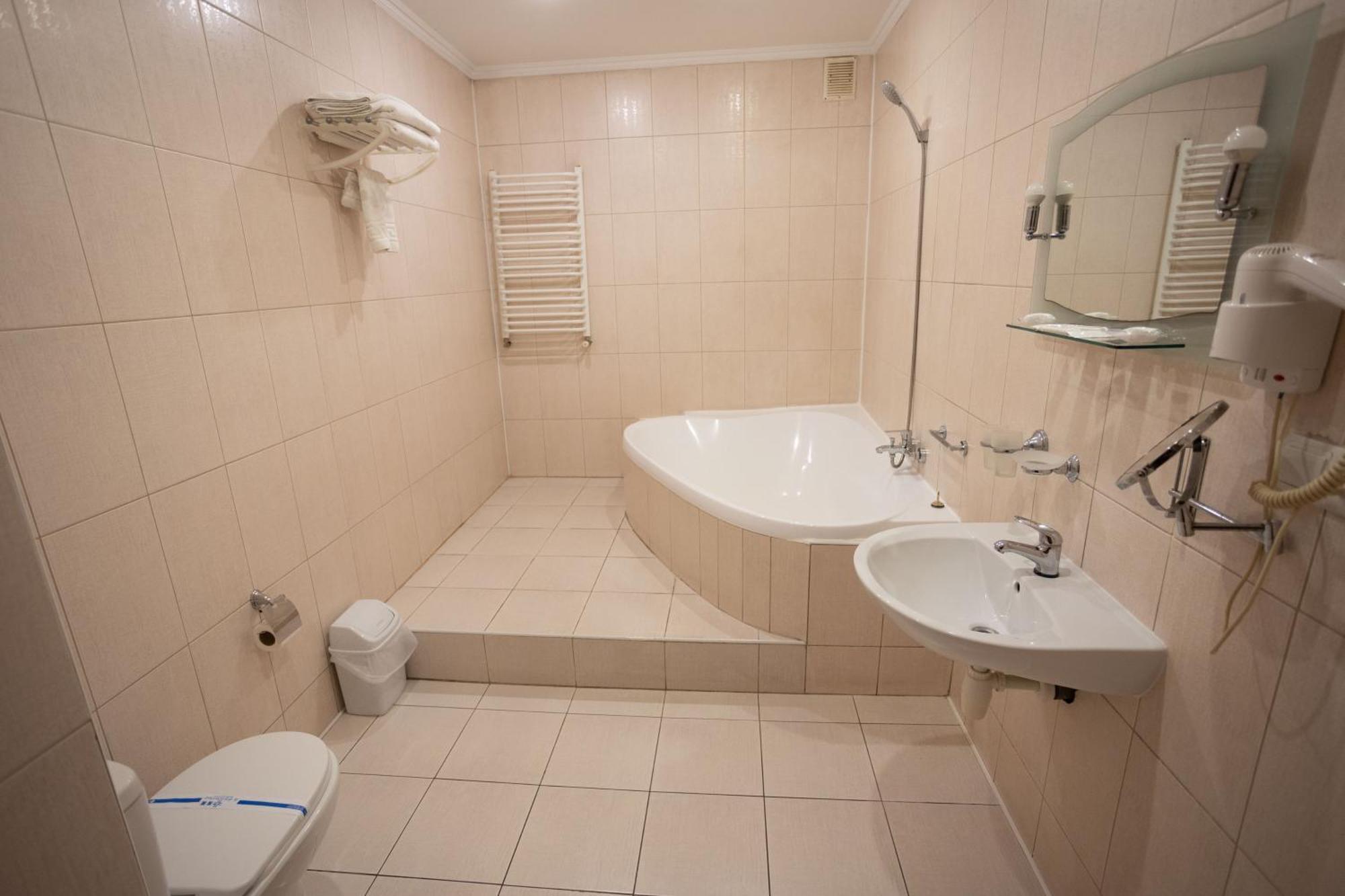 Hotel Kopa - Жолква Экстерьер фото